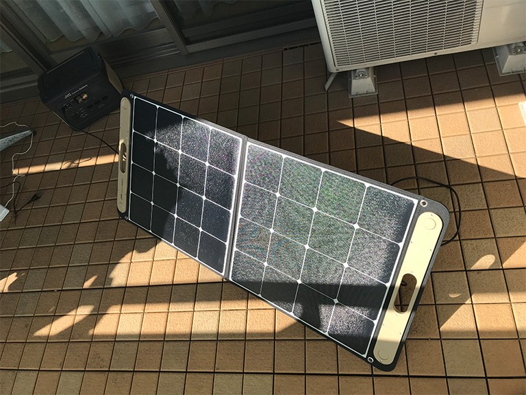 太陽光発電のソーラーパネルをベランダに置く