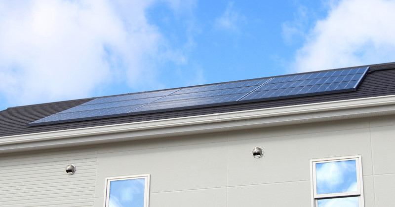 太陽光発電を屋根に穴を開けないで設置できる？