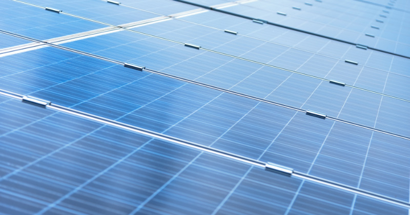 陸屋根に太陽光発電を設置する工法とは？